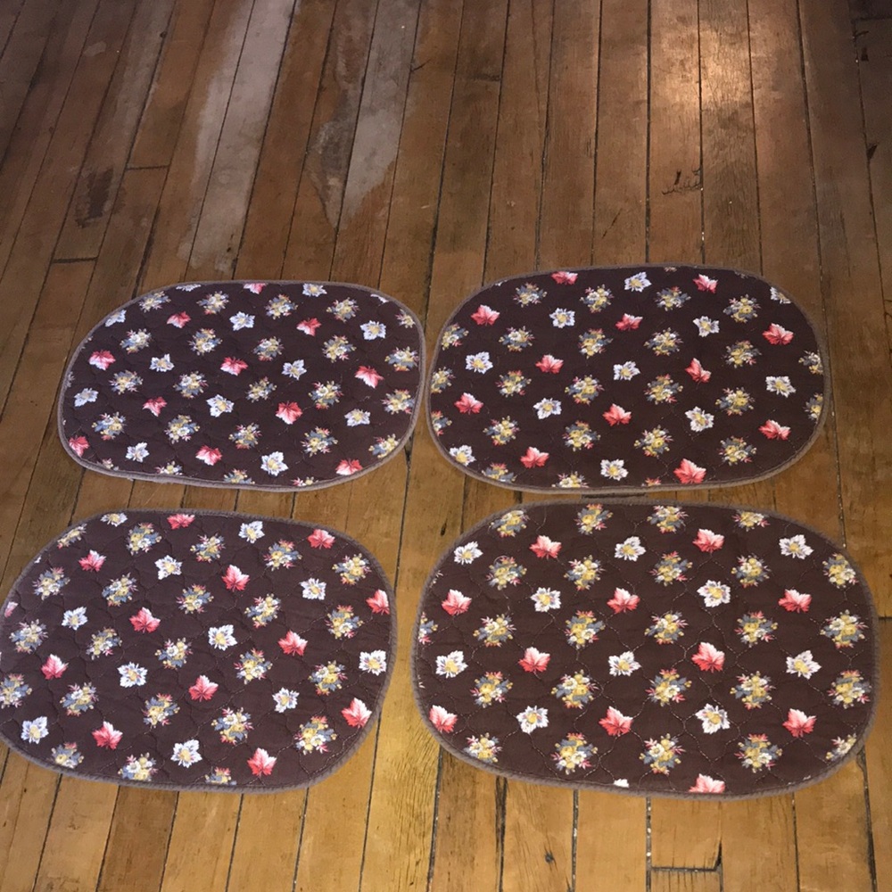 Set of 4 Quilted Oval‎ Stripe Placemats